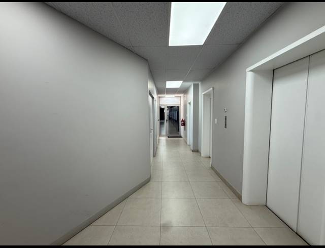 250M² OFFICE TO LET IN TULISA PARK